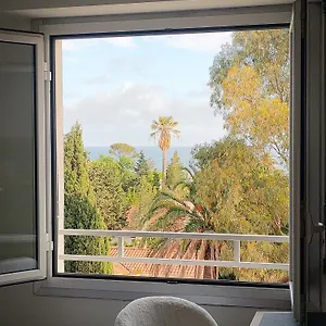 https://plage-a-200-metres-vue-mer-et-esterel-renove.fr-provencehotel.com